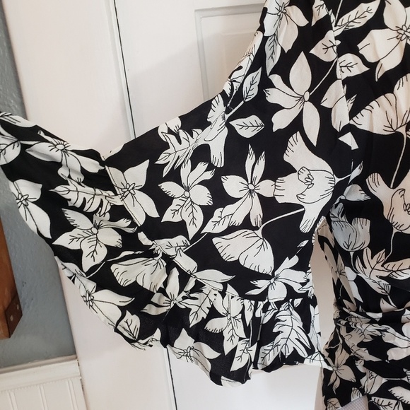 Black and white floral wrap top NWT - Picture 2 of 7
